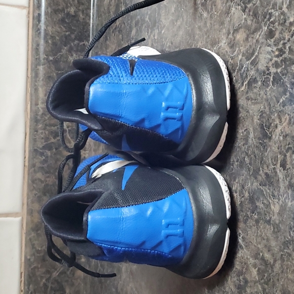 SOLD**Nike Kyrie Flytrap Hyper Colbalt sz 9 - Picture 4 of 10